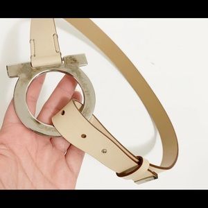 Salvatore Ferragamo Loop Belt in vintage tan small